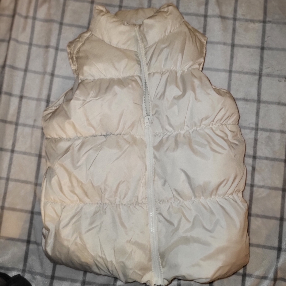 Old Navy Girls White Puffer Vest (Size Large 10/12)  *like new*